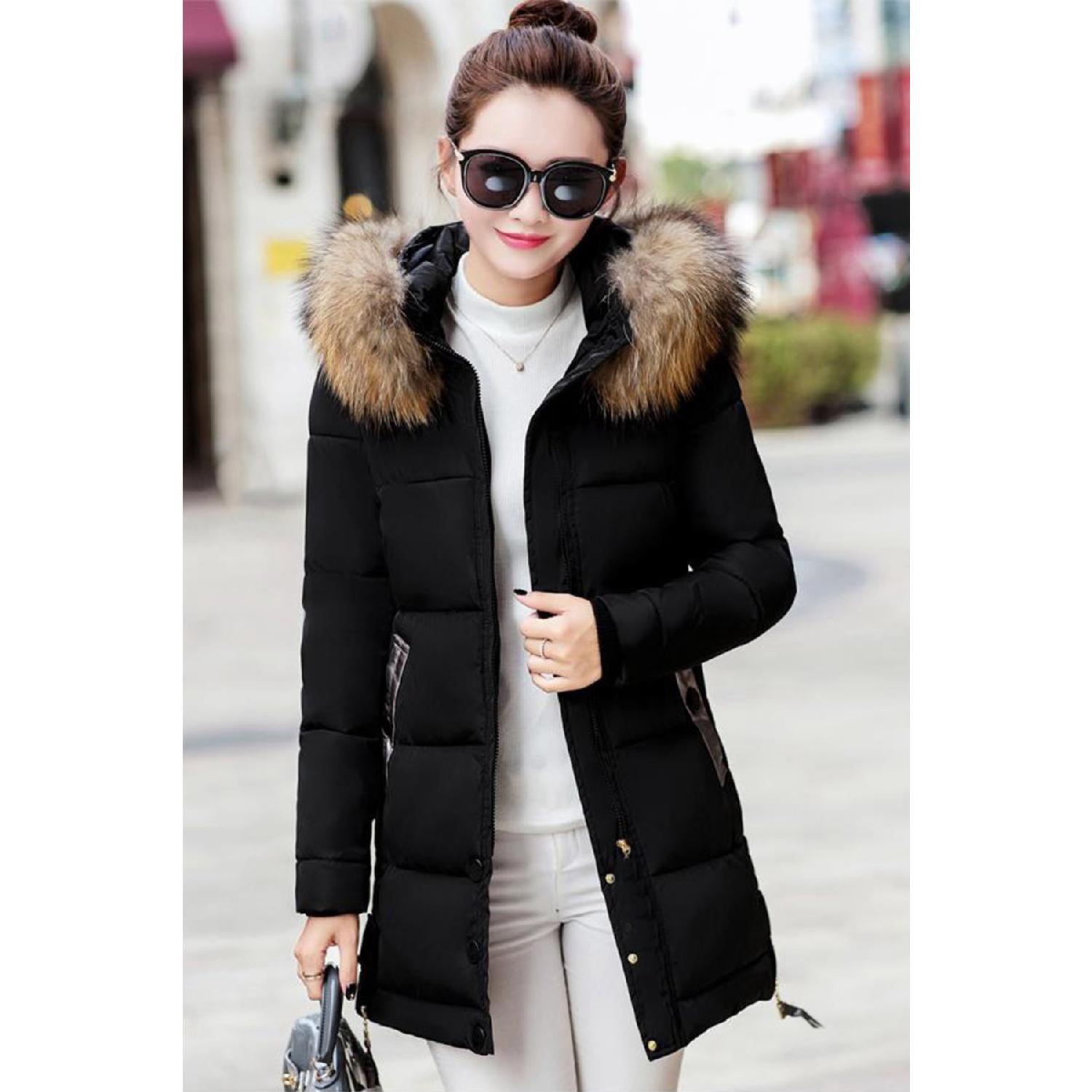 Зимнее женское пуховик с меховым воротником